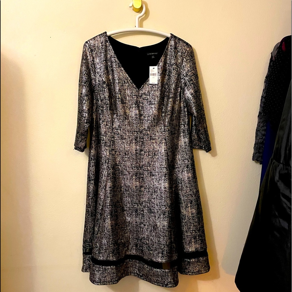 Chic Fit & Flare dress 👗 Great pattern w/peekaboo inset!